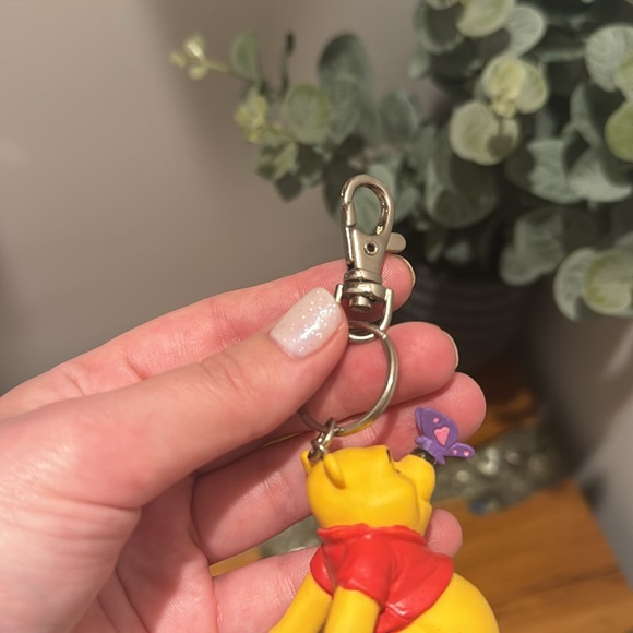 Winnie The Pooh Keychain Disney 3D Purple Butterfly - Picture 5 of 5